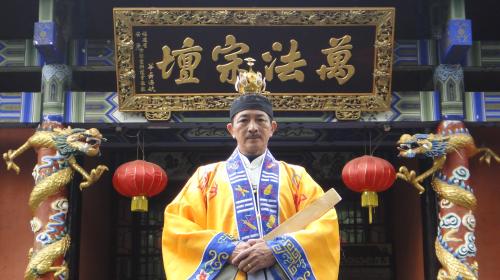 本殿主持
